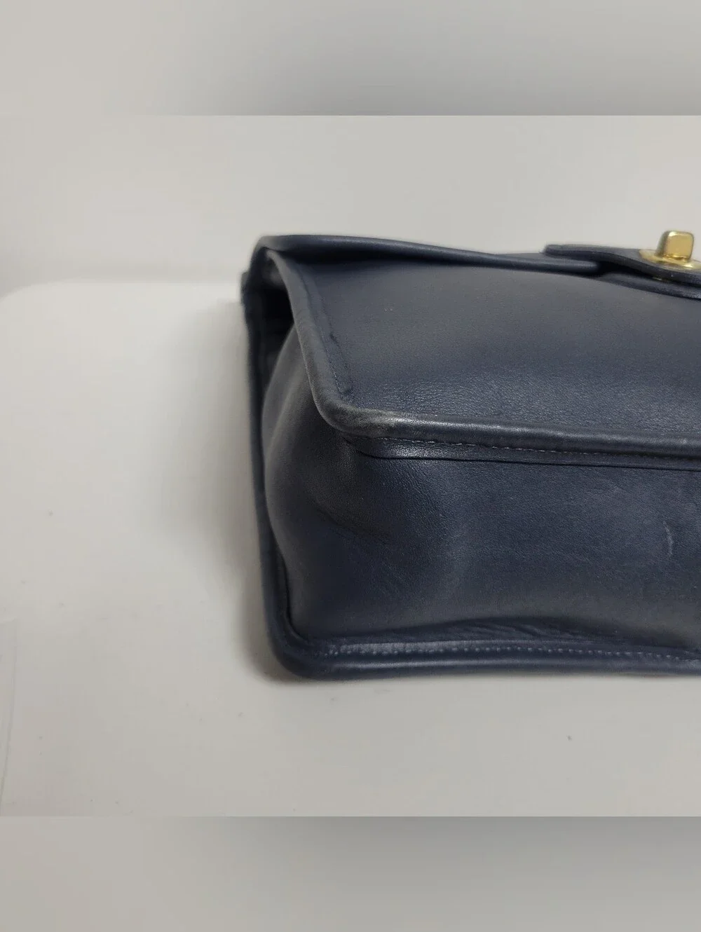 Coach Willis Vintage   9927 Classic  Leather  Crossbody with Matching Wallet.